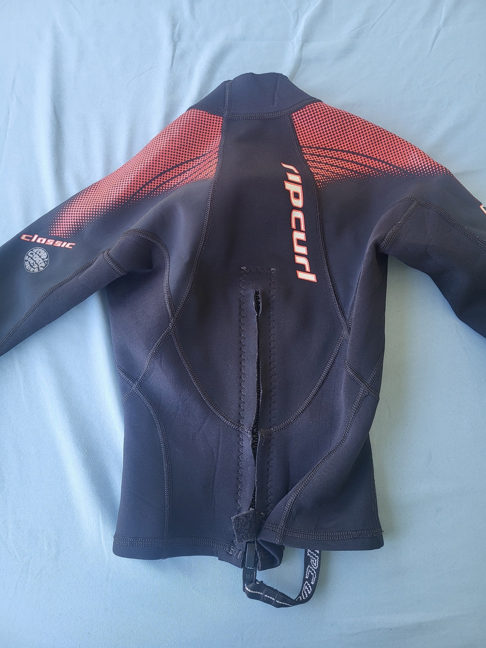 Rip Curl Kids Navy Rashguard with Red Shoulder Panels Unisex - Picture 5 of 7